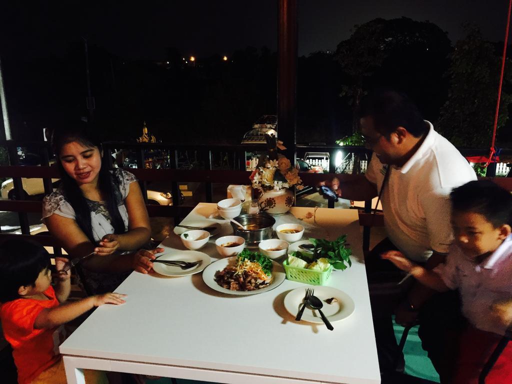 Por-Ho Boutique Hotel Nakhonratchasima Buitenkant foto